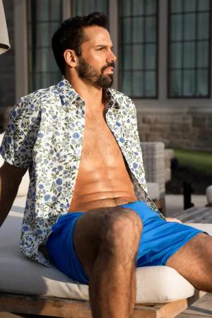 Lavendelfarbenes Herren-Strandhemd mit Blumenmuster