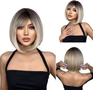 YRIIOMO Toupet Blonde Kurzhaar Perücke: Luftiger Pony, goldene Farbverläufe, moderne, Kurzhaarfrisur für Frauen.