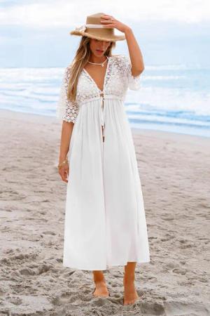 Weißer Strandkimono mit Spitzendetails