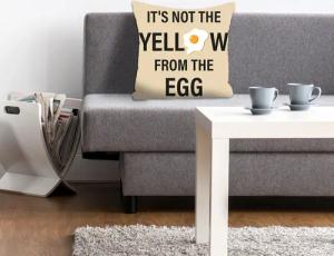 queence Dekokissen "ITS NOT THE YELLOW FROM THE EGG", Kissenhülle,Its not the yellow from the egg,Spruch,Witzig,Englisch