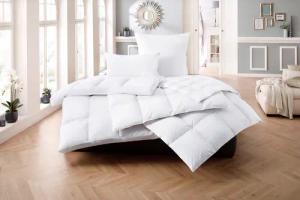 Älgdröm Daunenbettdecke "Loftet, Bettdecke 135x200, 155x220 cm und weitere Größen", extrawarm, Füllung 90% Daunen, 10% Federn, Bezug 100% Baumwolle, (1 St.), Bettdecken, Sommer, Winter, Decke ist Made in Green zertifiziert