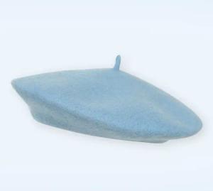 Claire Barett in Pastellblau