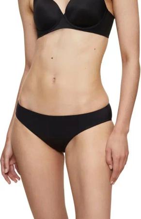 Triumph Slip Body Make-Up Essentials Tai leicht und glänzend