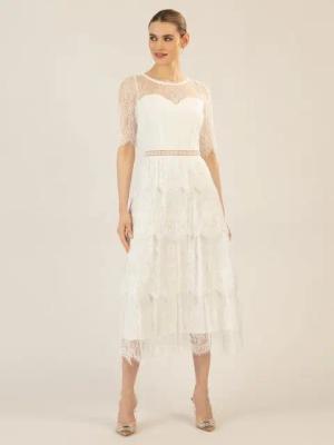Apart Abendkleid in Midi Länge aus zarter, weicher Spitze