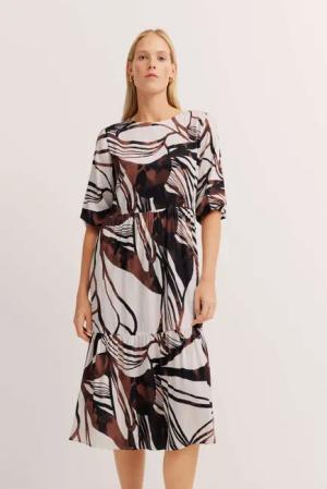Sommerkleid mit Volants & Teilungsnähten in rost