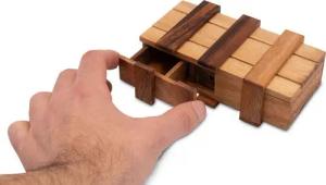 Logoplay Holzspiele Spiel, Schatztruhe mit 2 Geheimfächern - Schatzkiste - GeschenkverpackungHolzspielzeug