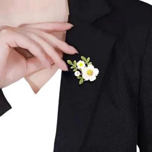 YRIIOMO Brosche Elegante Brustnadel mit filigranem Gänseblümchen Design – Perfektes, Accessoire für stilvolle Outfits und vielseitige Anlässe