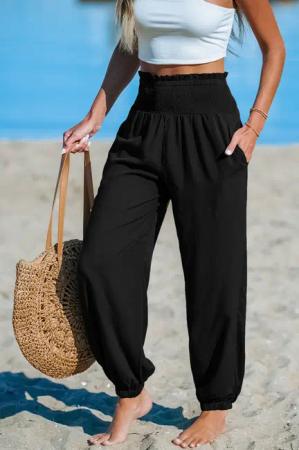 Schwarze Hose mit gesmoktem Bund