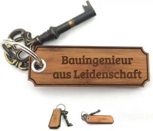 Mr. & Mrs. Panda Schlüsselanhänger Bauingenieur - Bambus - Geschenk, Beruf, Anhänger, Abschluss, Geschenke, Taschenanhänger, Bachelor, Schlüsselanhänger, Studium, Glücksbringer, Gravur (1-tlg)