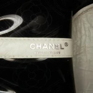 Chanel Hobo Bags - 2018 Crumpled Calfskin PVC Camellia Bucket - Gr. unisize - in Schwarz - für Damen