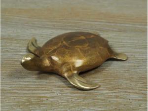 Bronzeskulpturen Skulptur Bronzefigur kleine goldene Schildkröte modern