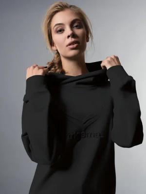 Trigema Kapuzensweatshirt "TRIGEMA Kapuzenpullover mit großem 3D-Motiv"