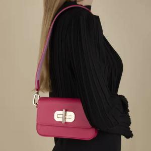 Tommy Hilfiger Crossbody Bags - Turnlock Leather Journee Tl - Gr. unisize - in Gold - für Damen