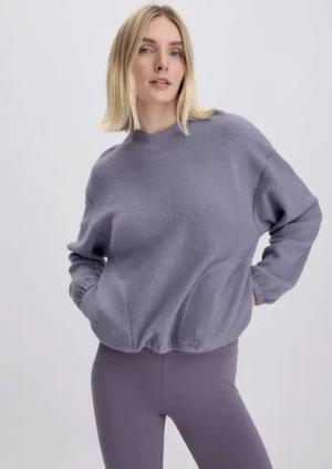 hessnatur Loungewear Fleece Sweatshirt Relaxed ACTIVE LIGHT aus Bio-Baumwolle - lila - Größe L