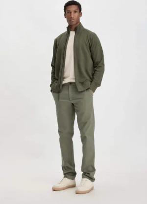 hessnatur Herren Chino LENN Regular aus Bio-Baumwolle - grün - Größe 32/32