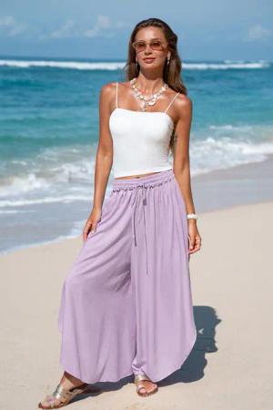 Lila Hose mit seitlichem Schlitz