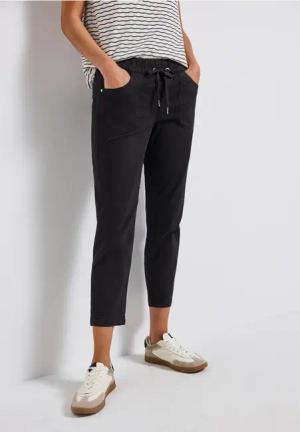 Street One Frauen Hose im Loose Fit in Schwarz, Gr: 46
