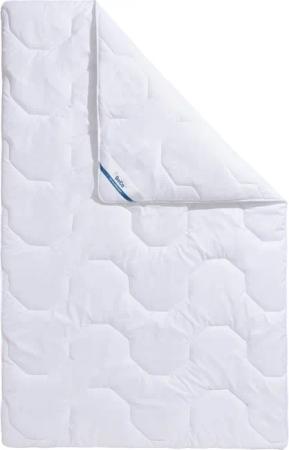 Beco Kunstfaserbettdecke "Antibac", warm, Füllung 100% Polyester, Bezug Microfaser, (1 St.), Ideal für Hausstauballergiker und Personen mit hohen Hygieneansprüchen