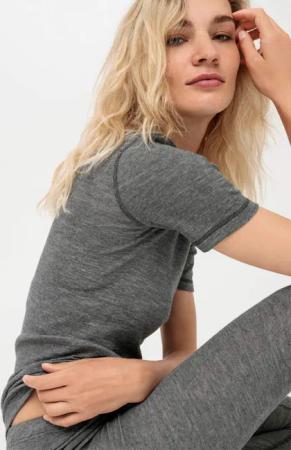 hessnatur Damen T-Shirt SILK & WARM TOUCH mit Bio-Merinowolle und Seide - grau - Größe 36