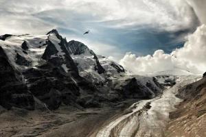 queence Leinwandbild "Berge", Berge & Alpenbilder-Berghütte-Natur-Himmel-Himmelsbilder, Premium-Leinwandstoff, Handarbeit aus Deutschland
