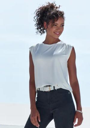 LASCANA Shirttop mit dekorativer Schulterraffung aus
