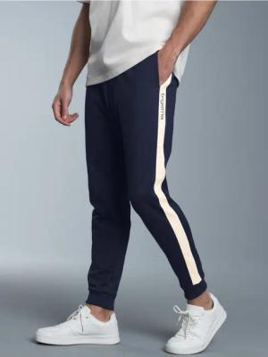 Trigema Jerseyhose TRIGEMA Jogginghose mit kontrastfarbigen