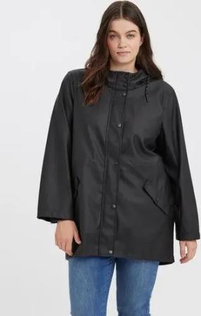 Vero Moda Curve Outdoorjacke VMCMALOU COATED