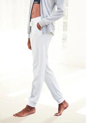 Bench. Loungewear Relaxhose mit glänzender Logostickerei,