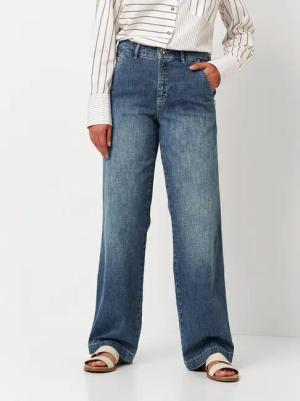 TONI Bootcut-Jeans Liv mit weitem Beinverlauf