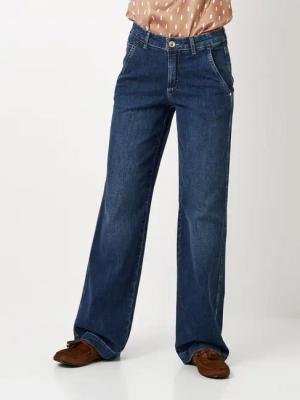 TONI Bootcut-Jeans Liv mit weitem Beinverlauf