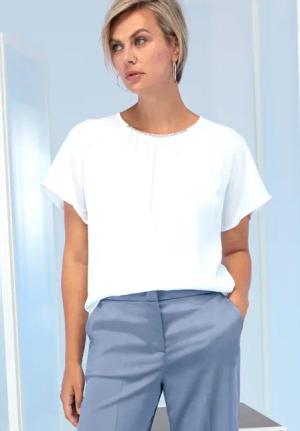 bianca Blusenshirt JOSY mit Schmuckdetail und