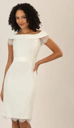 Apart Abendkleid mit Carmen- Ausschnitt