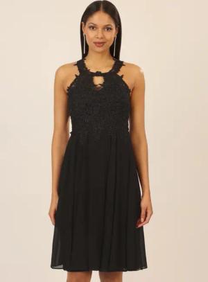 Apart Cocktailkleid aus einer Plastischen Spitze
