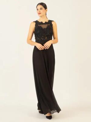 Apart Abendkleid im Materialmix aus bestickter