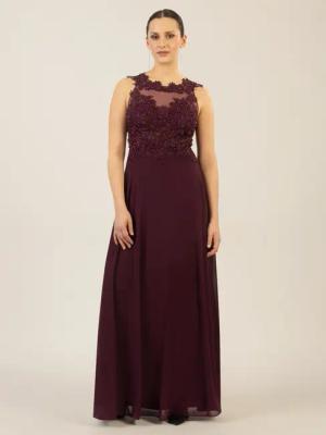 Apart Abendkleid im Materialmix aus bestickter