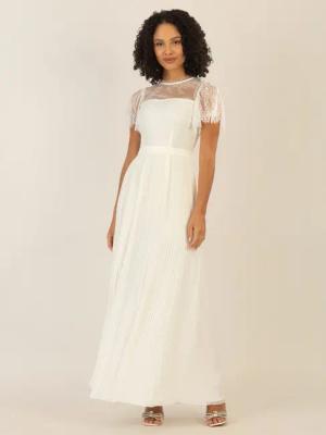 Apart Abendkleid im Materialmix aus weicher