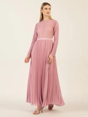 Apart Abendkleid mit breiter Spitze verziert