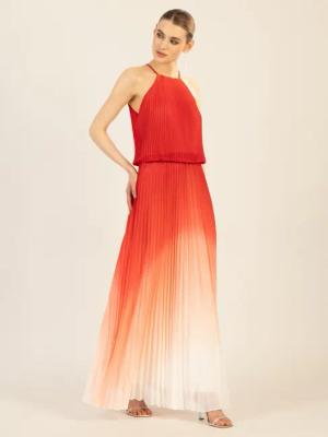 Apart Abendkleid im Neckholder Stil mit