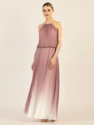 Apart Abendkleid im Neckholder Stil mit