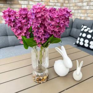 Kunstblumenstrauß künstliche Blumen mit dekorativer Glasvase