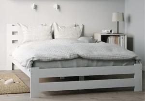 Home Collective Holzbett mit Lattenrost Modern