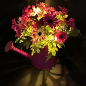 Kunstpflanze Deko Gießkanne mit künstlichen Blumen,