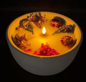 Online-Fuchs LED-Kerze aus Echtwachs mit Trockenblumen