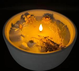 Online-Fuchs LED-Kerze aus Echtwachs mit Trockenblumen