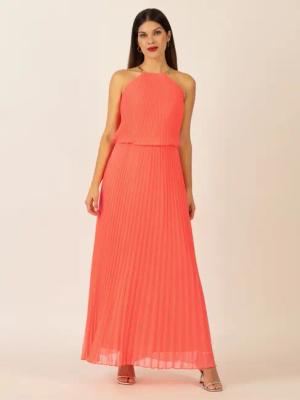 Apart Abendkleid im Neckholder Stil
