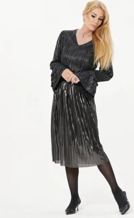 Sarah Kern Plisseerock Midirock figurumspielend mit