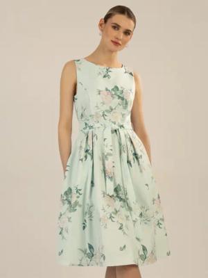 Apart Cocktailkleid aus mattschimmerndem Satin mit