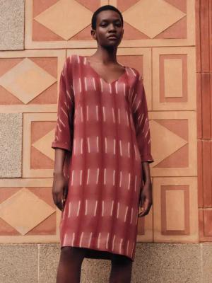 Kleid mit V-Ausschnitt