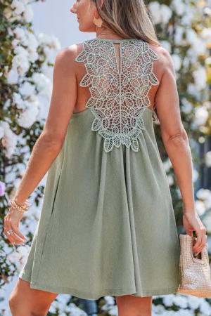 Ärmelloses Minikleid mit Spitzenbesatz