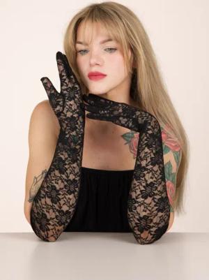 Sybil Spitzenhandschuhe in Schwarz.